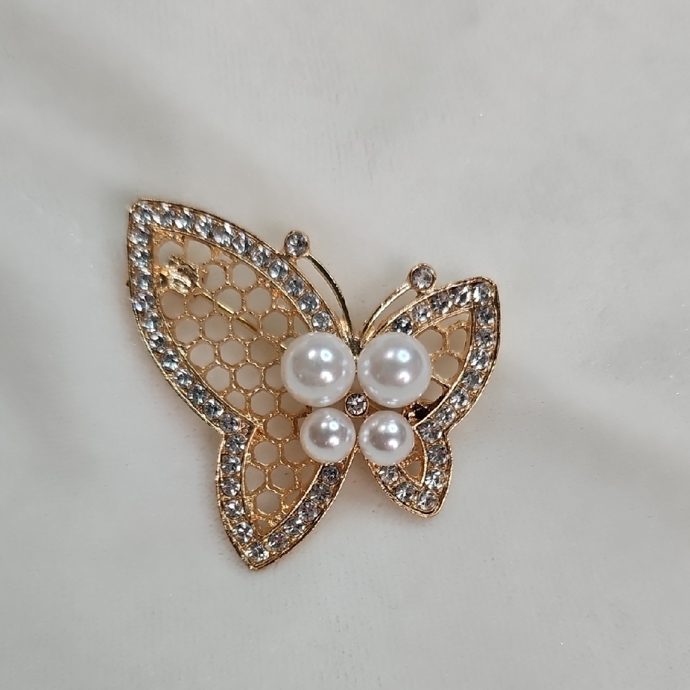 Women's Gold Rhinestone Pearl Butterfly Brooch Retro Style Pin Rhinestone NWOT